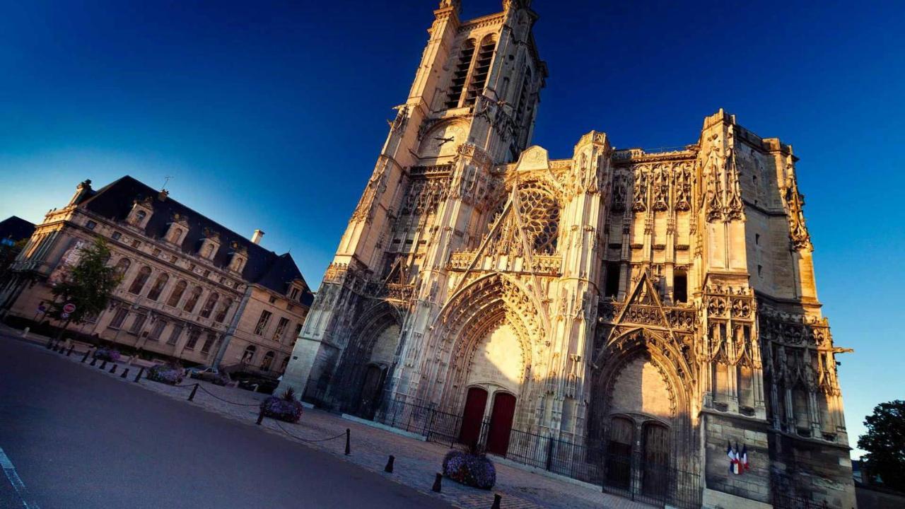 Les Cieux De La Cathedrale - Calme - Jardin - Wifi Apartment Троа Екстериор снимка
