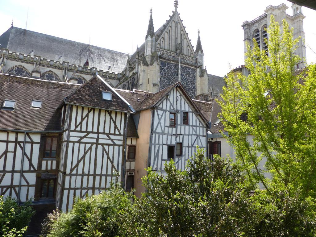 Les Cieux De La Cathedrale - Calme - Jardin - Wifi Apartment Троа Екстериор снимка